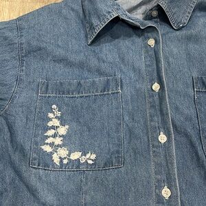VTG Women’s Large chambray button down shirt